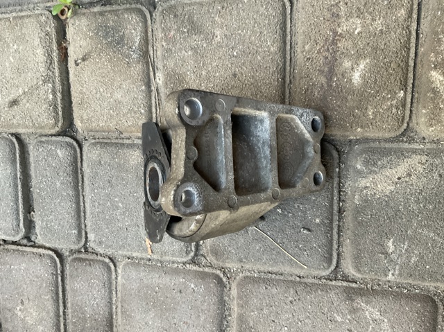 Подушка коробки IAF500021 LAND ROVER