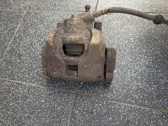 Супорт тормзной LR000569 LAND ROVER
