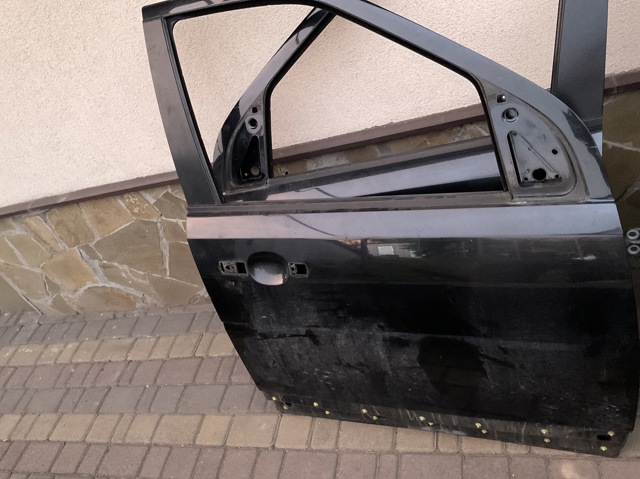 Пассажирская передняя дверь LR003508 LAND ROVER