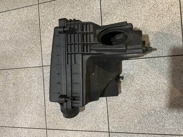 Корпус воздушного фильтра LR006073 LAND ROVER