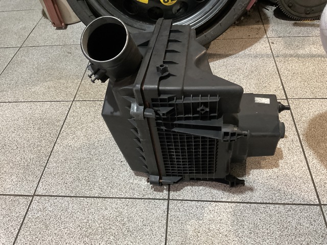 LR006073 LAND ROVER Корпус воздушного фильтра купить в Ужгород