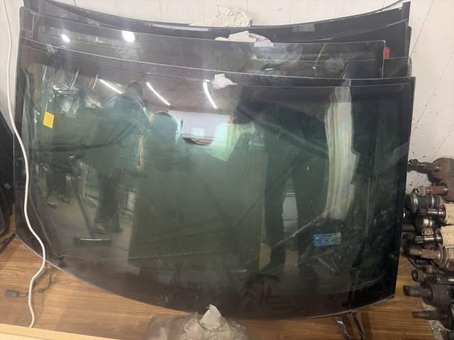 Автостекло LR006257 LAND ROVER