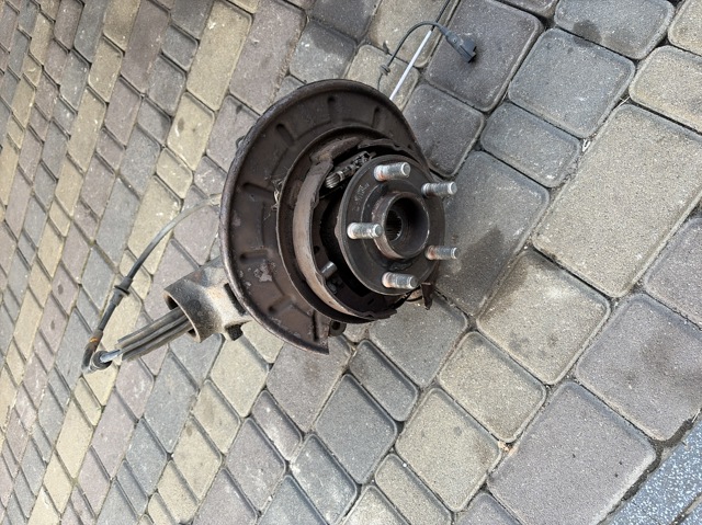 Цапфа - поворотный кулак задний, правый LR006962 LAND ROVER