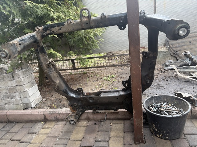 Подрамник передней подвески LR007398 LAND ROVER