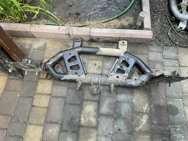 Рамка радиатора нижняя LR016868 LAND ROVER
