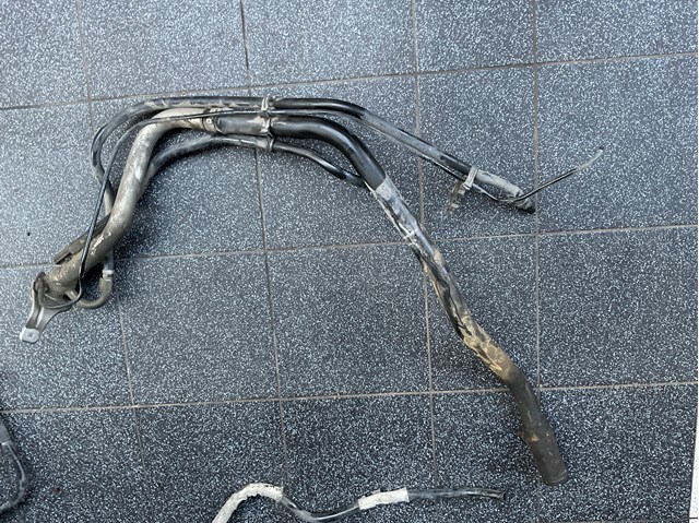 Заливная горловина топливного бака LR025318 LAND ROVER