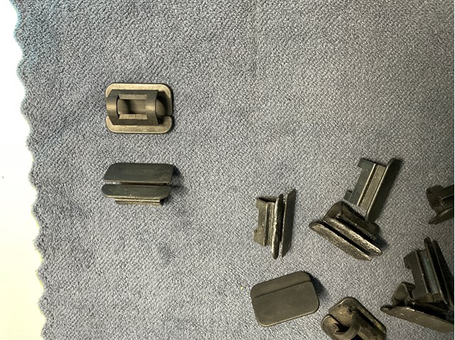 Клипса термоизоляции капота LR027039 LAND ROVER