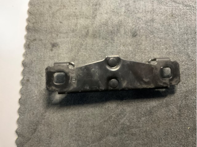 LR032656 LAND ROVER Петля-зацеп (ответная часть) замка двери задней (багажной 3/5-й) купить в Черновцы