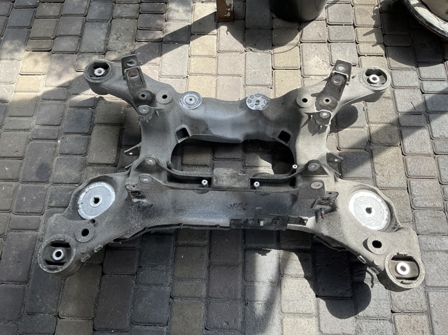 Крабобалка задней подвески LR037517 LAND ROVER