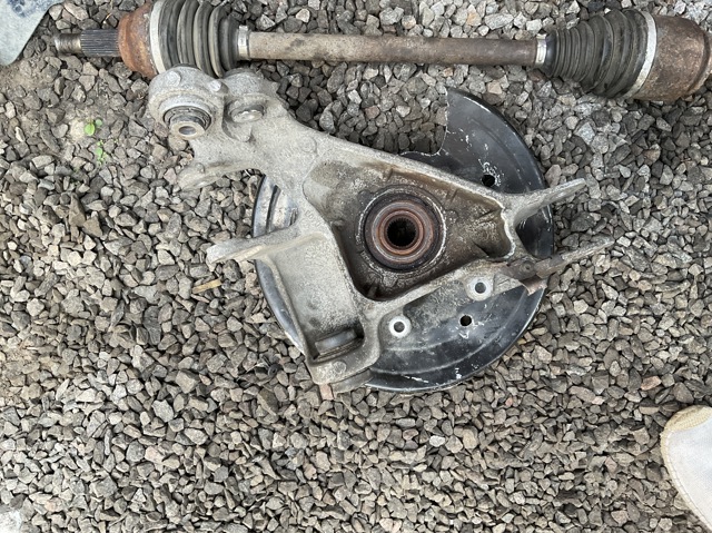 Цапфа - поворотный кулак задний, правый LR038550 LAND ROVER