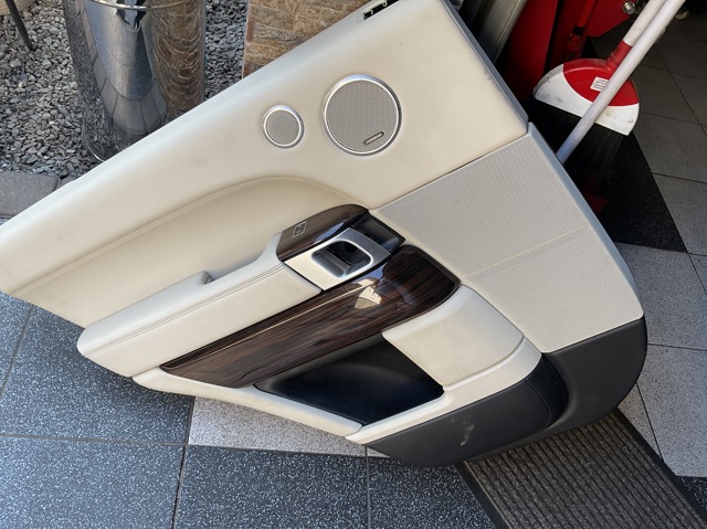 Дверная карта задняя левая LR040533 LAND ROVER