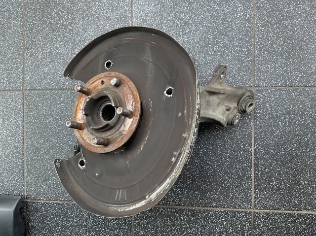 LR043594 LAND ROVER Цапфа (поворотный кулак) задний левый купить в Винница