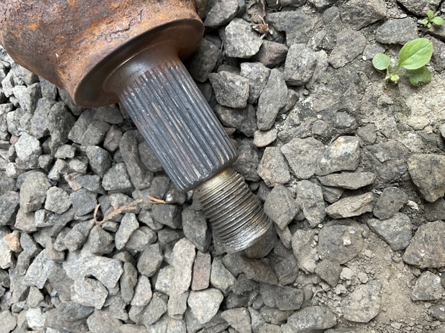 Полуось задняя, правая LR053789 LAND ROVER