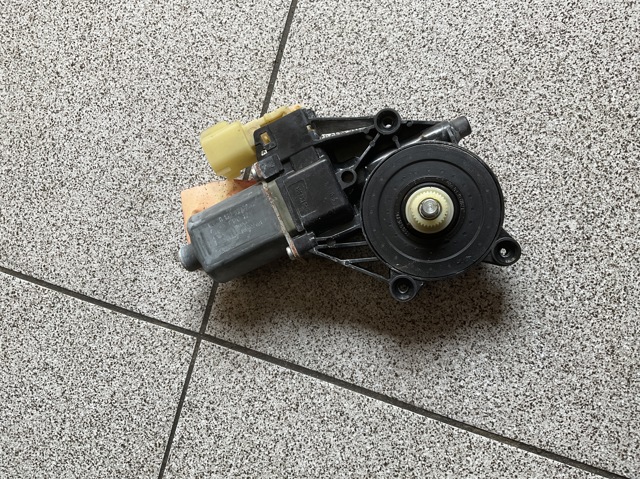 Стеклоподъемник передней левой двери LR057337 LAND ROVER