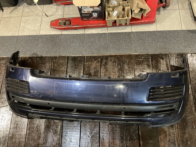 Передний бампер LR071951 LAND ROVER