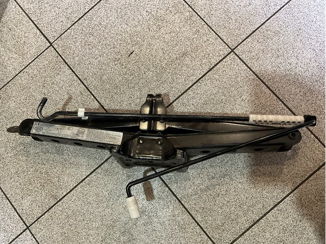 Подъемник гидравлический LR077859 LAND ROVER