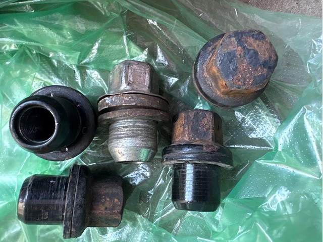 LAND ROVER RRD500590 Гайки колесные в наличии Винница