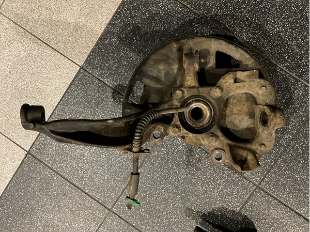 RUB500330 LAND ROVER Цапфа (поворотный кулак) передний левый купить в Павлоград