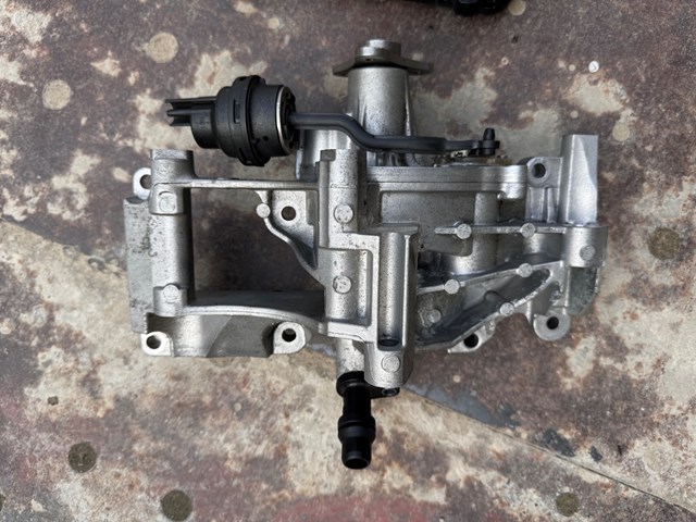 11518588887 Помпа водяная (насос) охлаждения, в сборе с корпусом купить Николаев