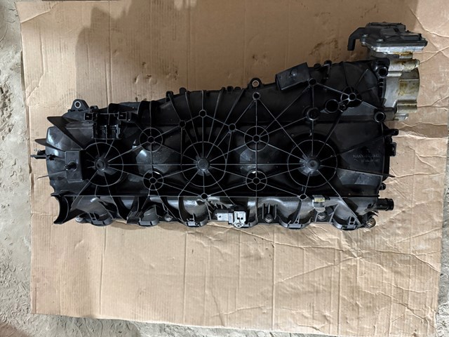 Впускной коллектор 11618647977 BMW