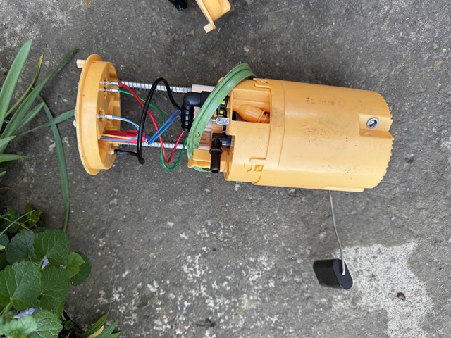 Насос погружной в баке 16117324297 BMW