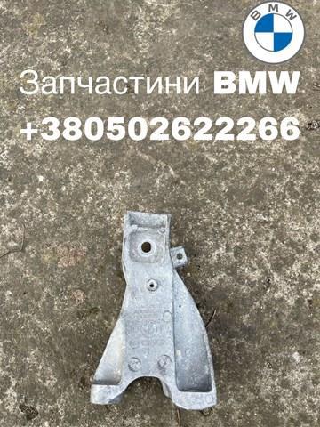Кронштейн подушки (опоры) двигателя, левой 22116852861 BMW