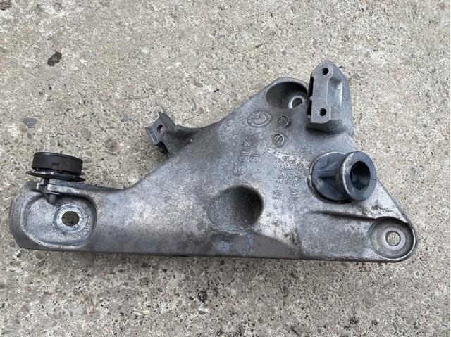 Кронштейн подушки (опоры) двигателя, левой 22116859785 BMW