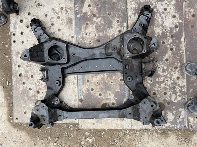 Балка передней подвески 31106891262 BMW