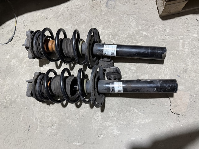 Амортизатор подвески передний правый 31306880606 BMW