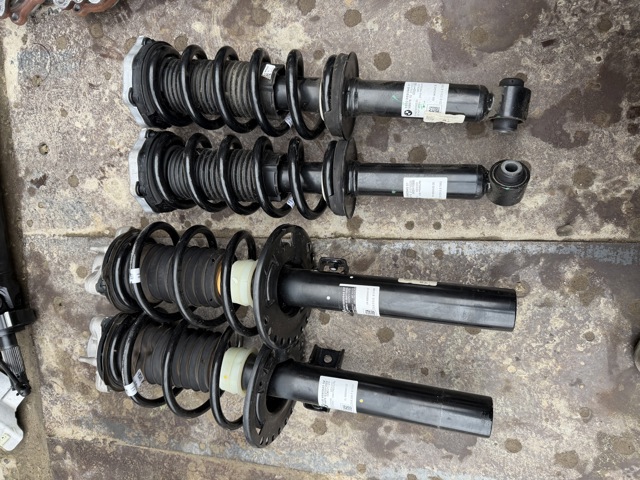 Стойка передняя правая 31306890944 BMW