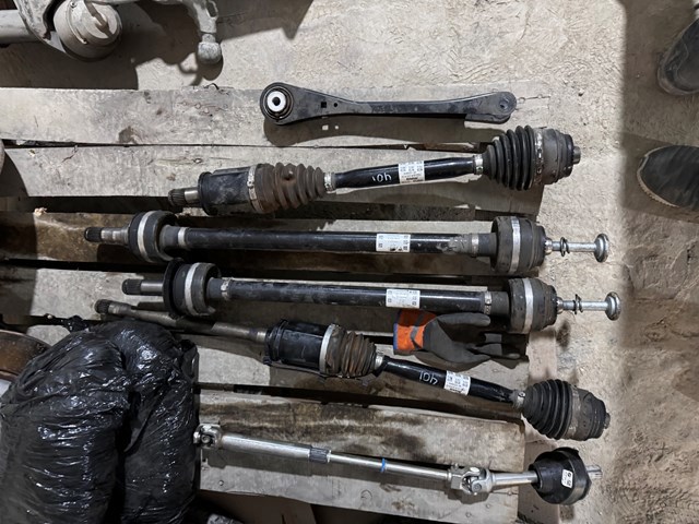 Полуось задняя, левая 33208487527 BMW