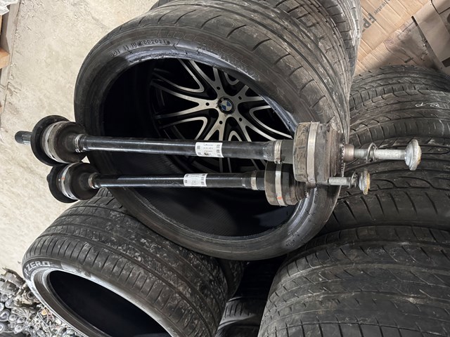 Полуось задняя, правая 33208689580 BMW