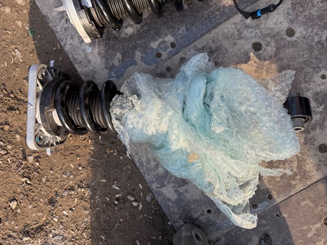 Стойка задняя правая 37106896442 BMW