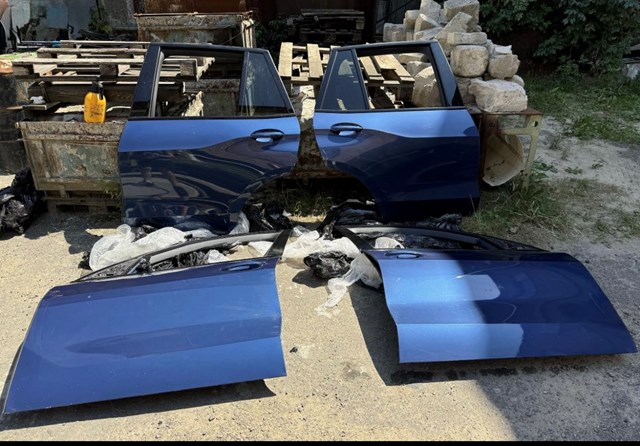 Пассажирская передняя дверь 41518738552 BMW