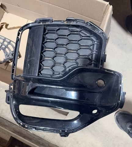 Решетка бампера переднего левая 51118069213 BMW