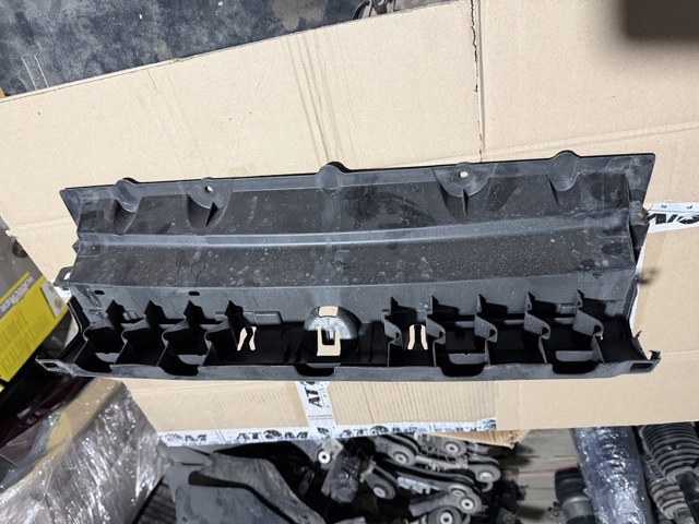 Кронштейн бампера заднего, центральный 51127420658 BMW