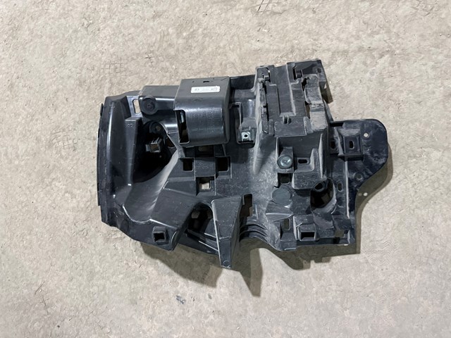 Правый кронштейн заднего бампера 51128069962 BMW
