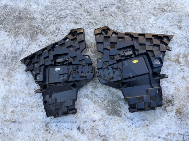Кронштейн бампера заднего, левый 51128084141 BMW