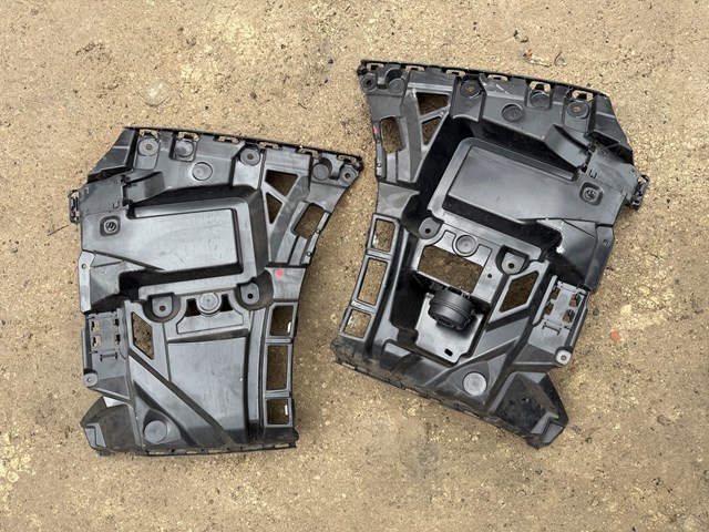 Кронштейн бампера заднего, правый 51128737050 BMW