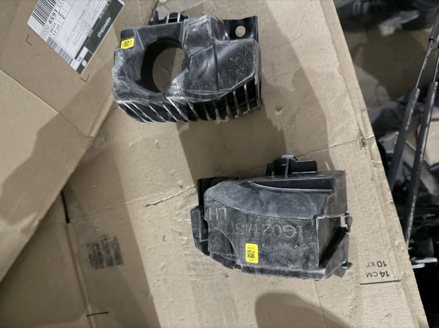 Кронштейн усилителя заднего бампера 51129851921 BMW