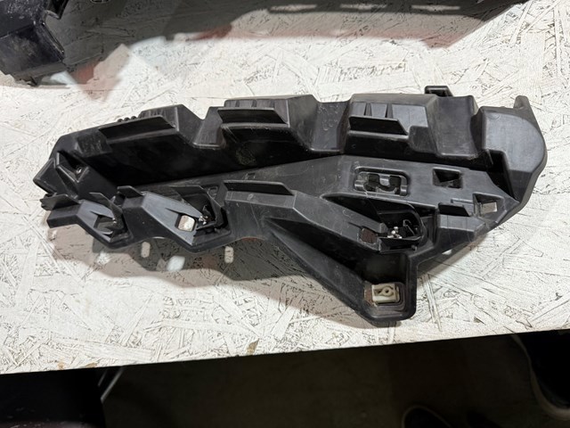 Крепление бамера правое 51129878962 BMW