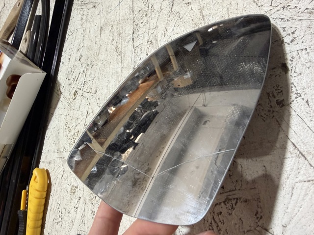 Зеркальный элемент правого зеркала заднего вида 51169491786 BMW