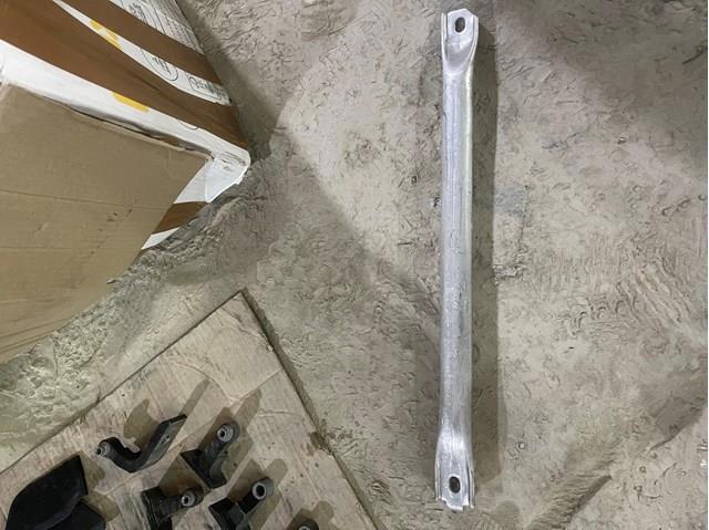 Распорка передних стоек подвески правая 51617390309 BMW