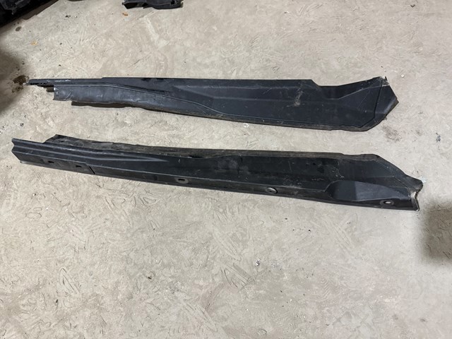 Уплотнитель арки крыла 51767419385 BMW