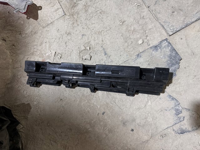 Опора порога (крепление) 51777256915 BMW