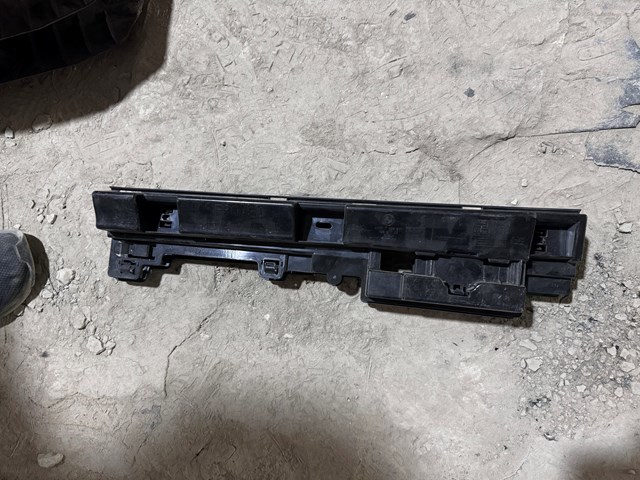 Опора порога (крепление) 51777256917 BMW