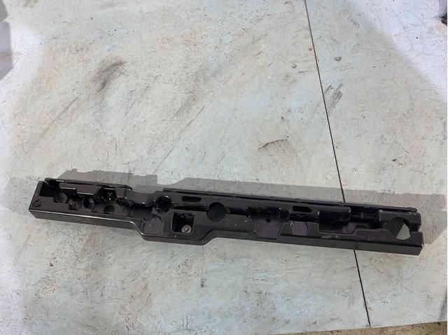 Кронштейн наружной накладки порога правой 51777387346 BMW