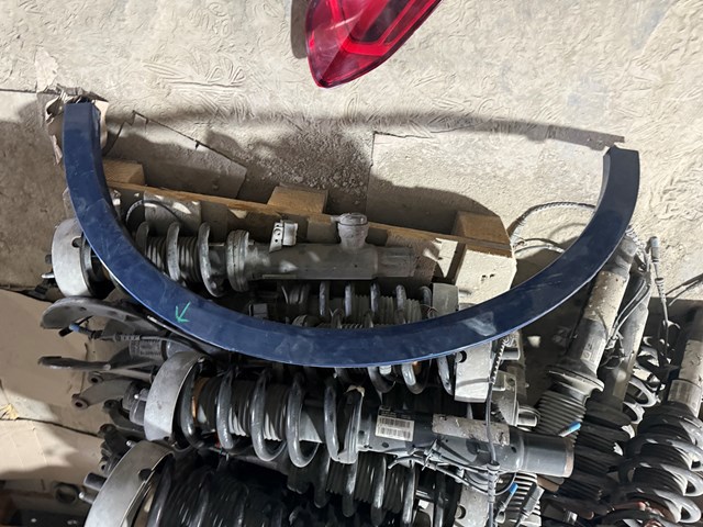 Молдинг арки колеса заднего, правый 51779478316 BMW