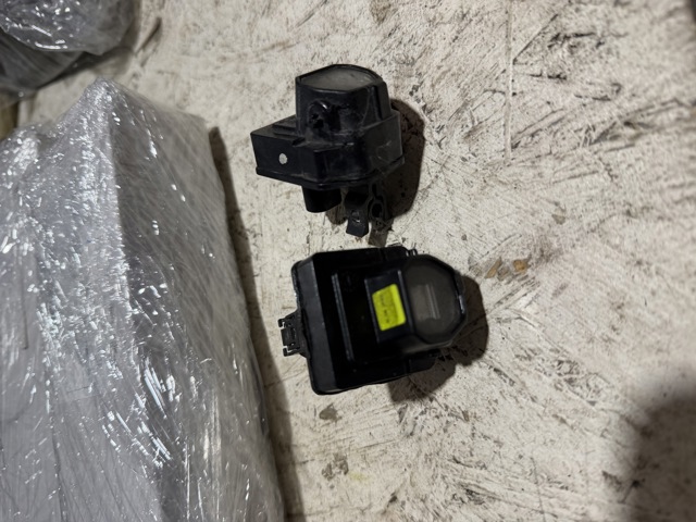 Фонарь подсветки ног, передний 63145A04415 BMW