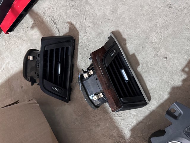 Решетка воздуховода правая 64229218550 BMW